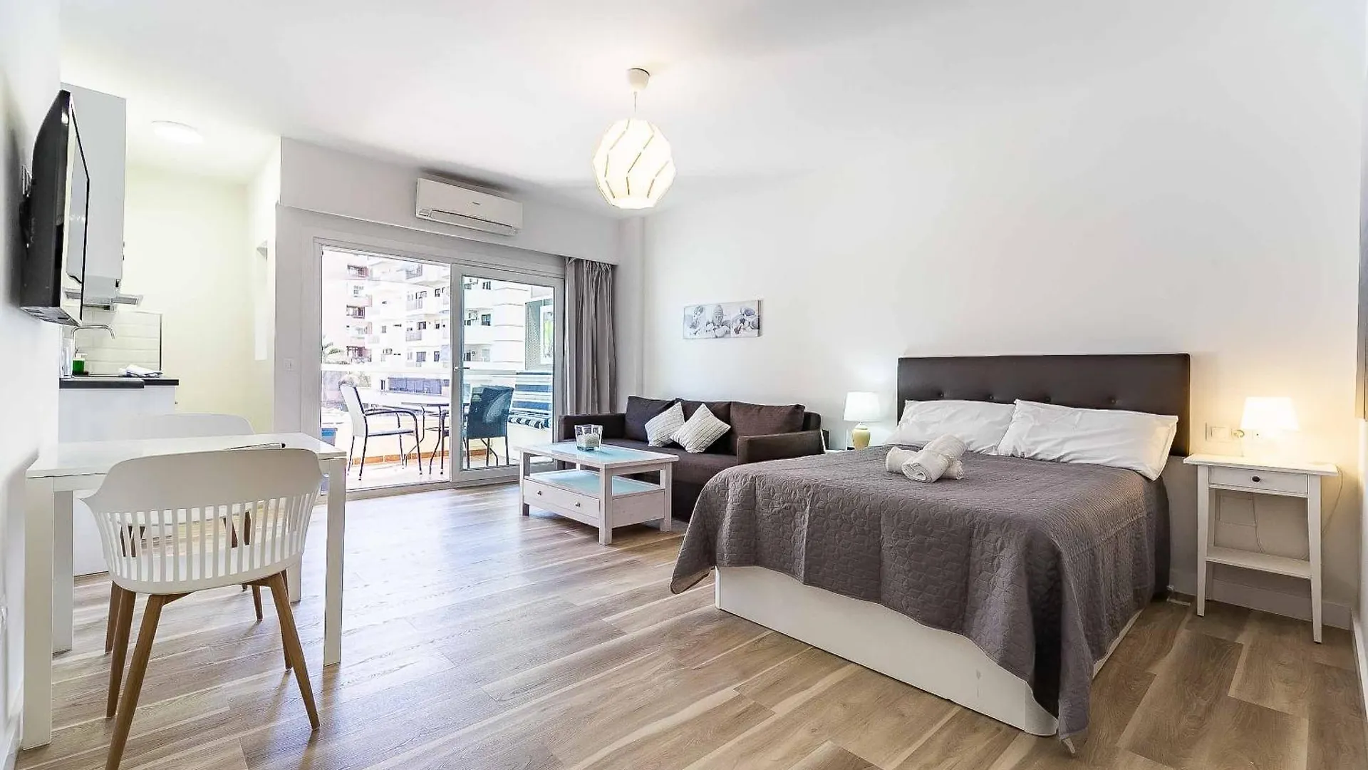 Beach Holiday Pyr Фуэнхирола Апартаменты